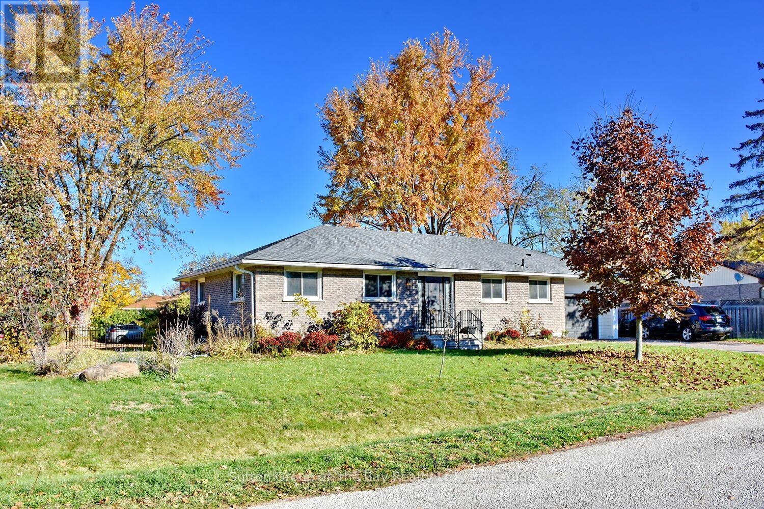 5 Brock Crescent, Collingwood, Ontario  L9Y 4A4 - Photo 3 - S12486327