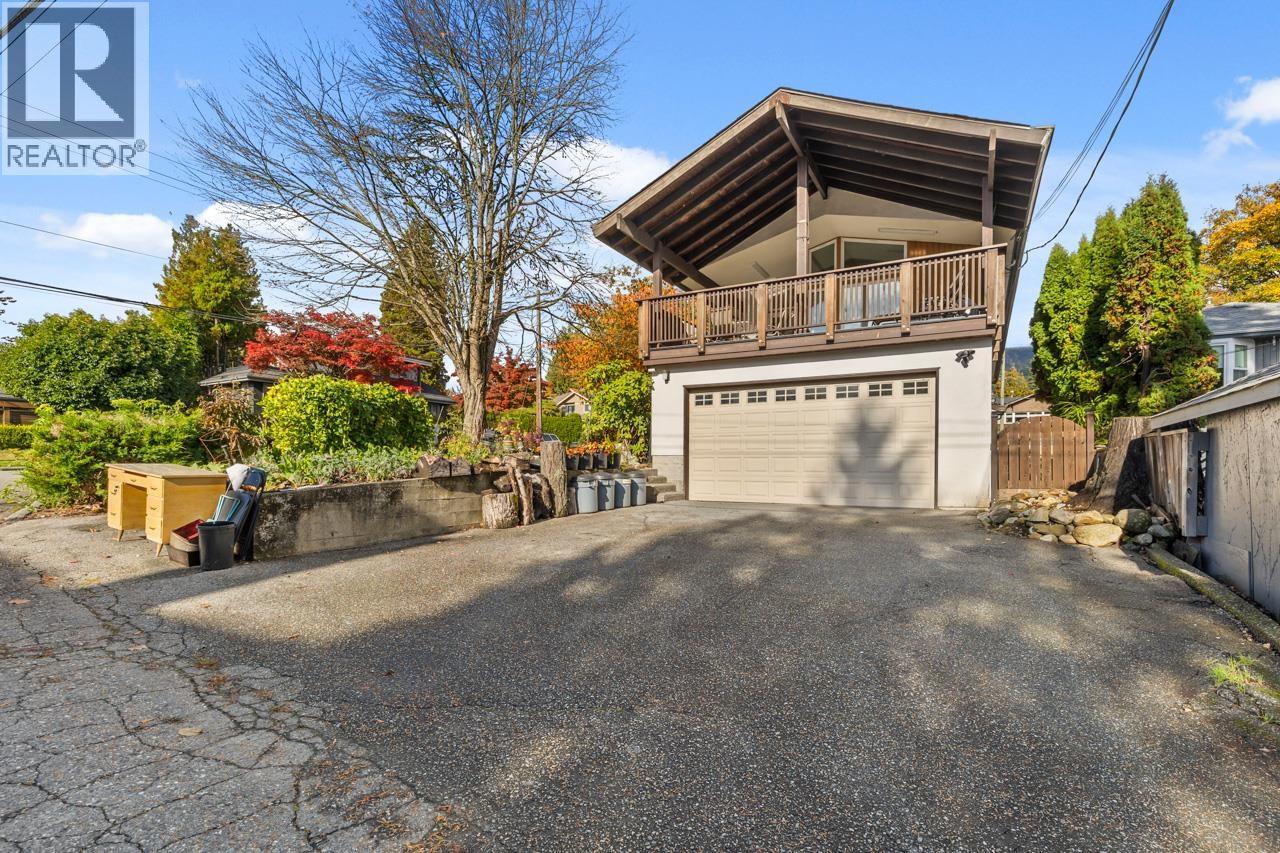 2142 ST. ANDREWS AVENUE, North Vancouver, British Columbia