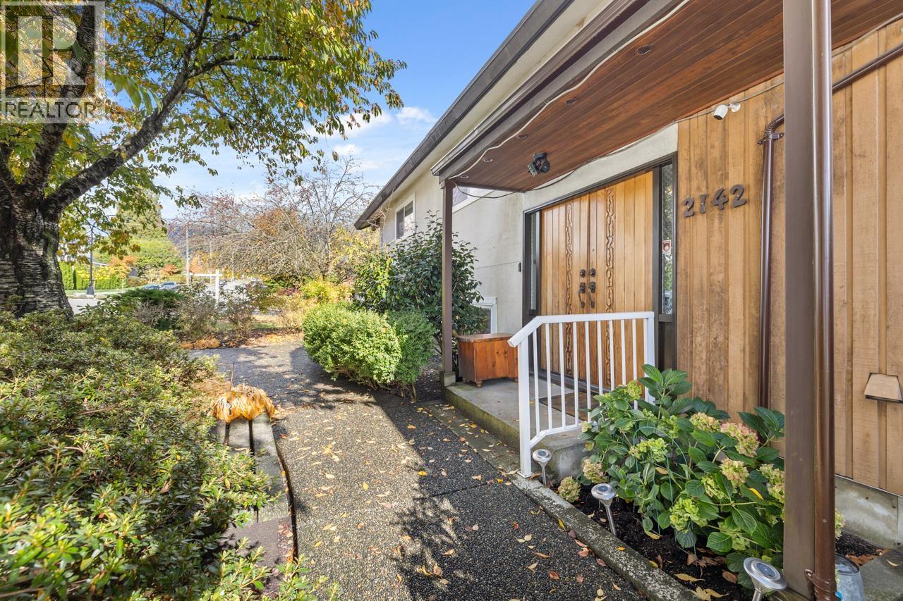 2142 St. Andrews Avenue, North Vancouver, British Columbia  V7L 3M5 - Photo 3 - R3062551