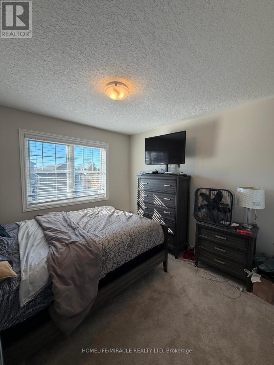 253 Heritage Park Drive, Greater Napanee, Ontario  K7R 0C7 - Photo 16 - X12486197