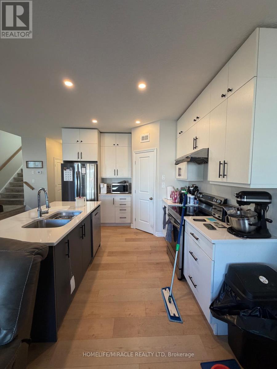 253 Heritage Park Drive, Greater Napanee, Ontario  K7R 0C7 - Photo 8 - X12486197