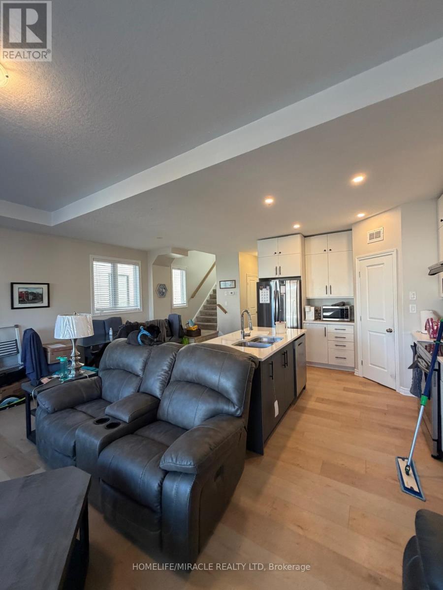 253 Heritage Park Drive, Greater Napanee, Ontario  K7R 0C7 - Photo 9 - X12486197