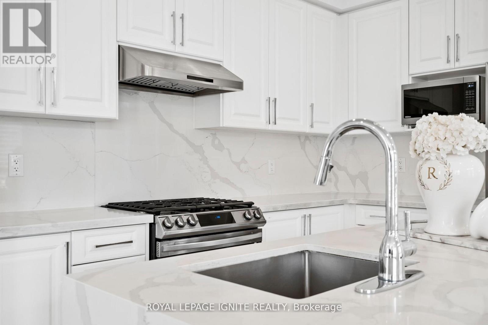 4 Great Falls Boulevard, Hamilton, Ontario  L8B 1X7 - Photo 15 - X12486226