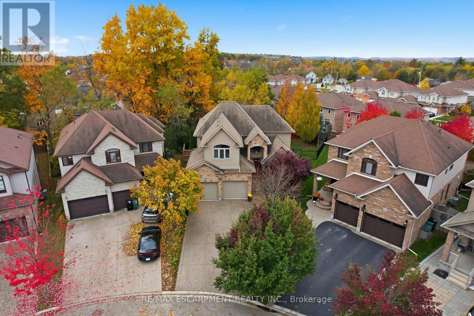 32 Hinrichs Crescent, Waterloo, Ontario  N1T 0A8 - Photo 2 - X12486239