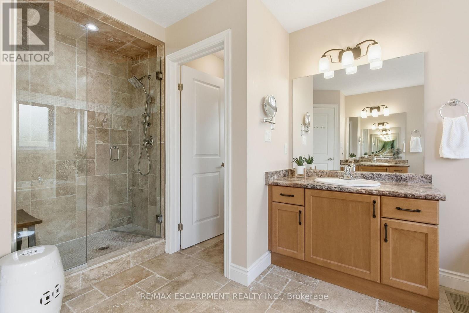 32 Hinrichs Crescent, Waterloo, Ontario  N1T 0A8 - Photo 24 - X12486239