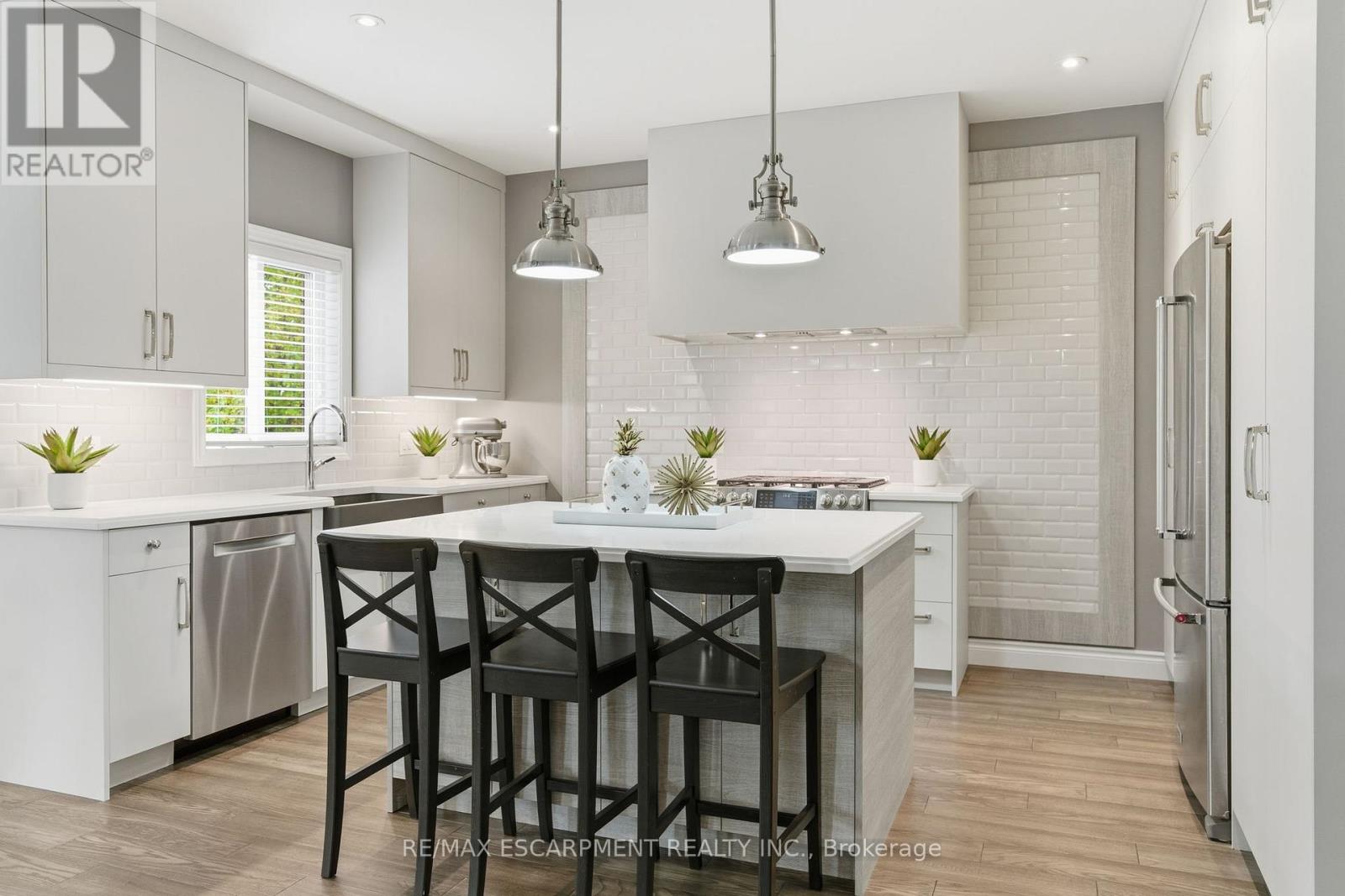 32 Hinrichs Crescent, Waterloo, Ontario  N1T 0A8 - Photo 7 - X12486239