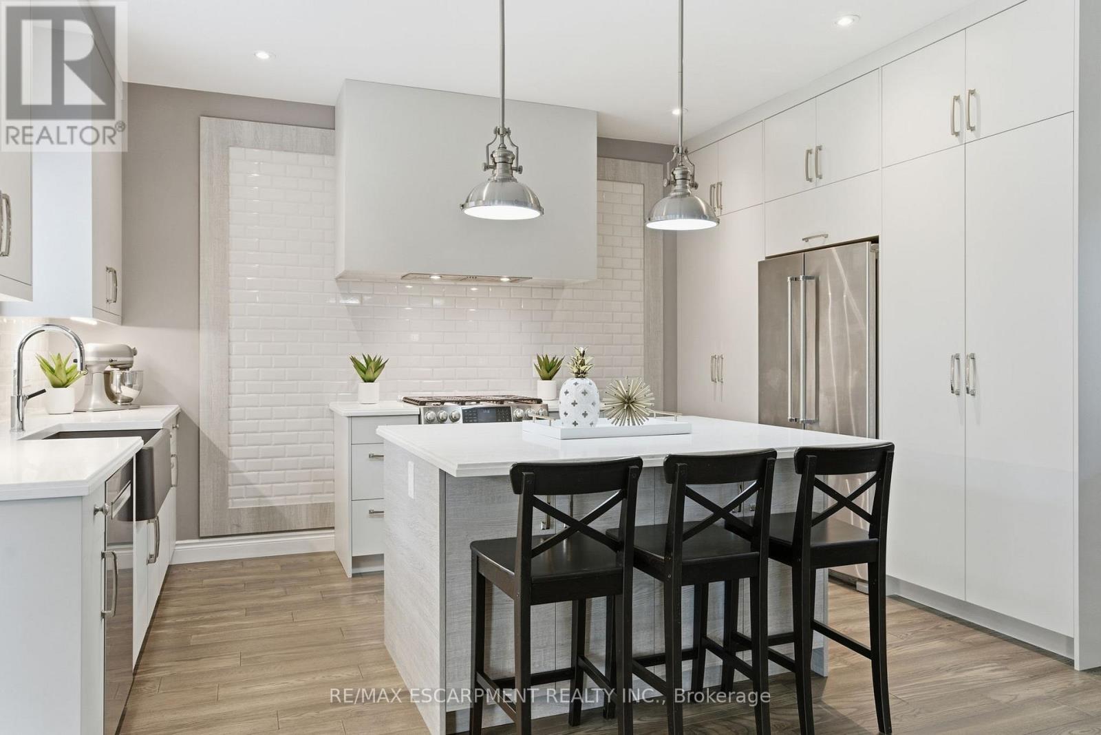 32 Hinrichs Crescent, Waterloo, Ontario  N1T 0A8 - Photo 8 - X12486239