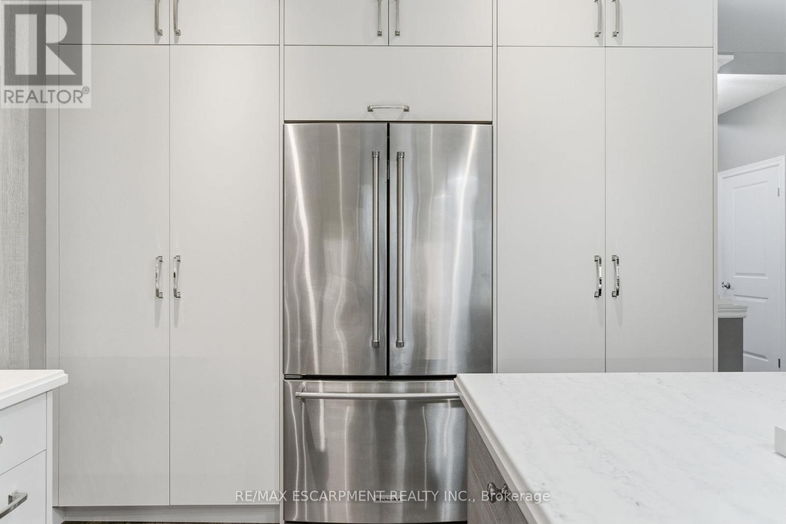 32 Hinrichs Crescent, Waterloo, Ontario  N1T 0A8 - Photo 9 - X12486239