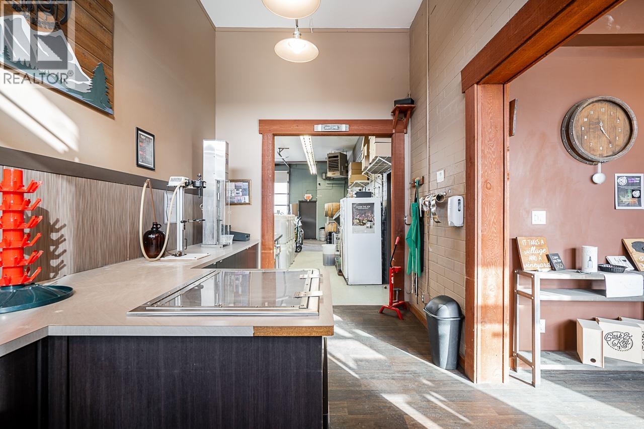 20767 Lougheed Highway, Maple Ridge, British Columbia  V2X 2R2 - Photo 11 - C8073382