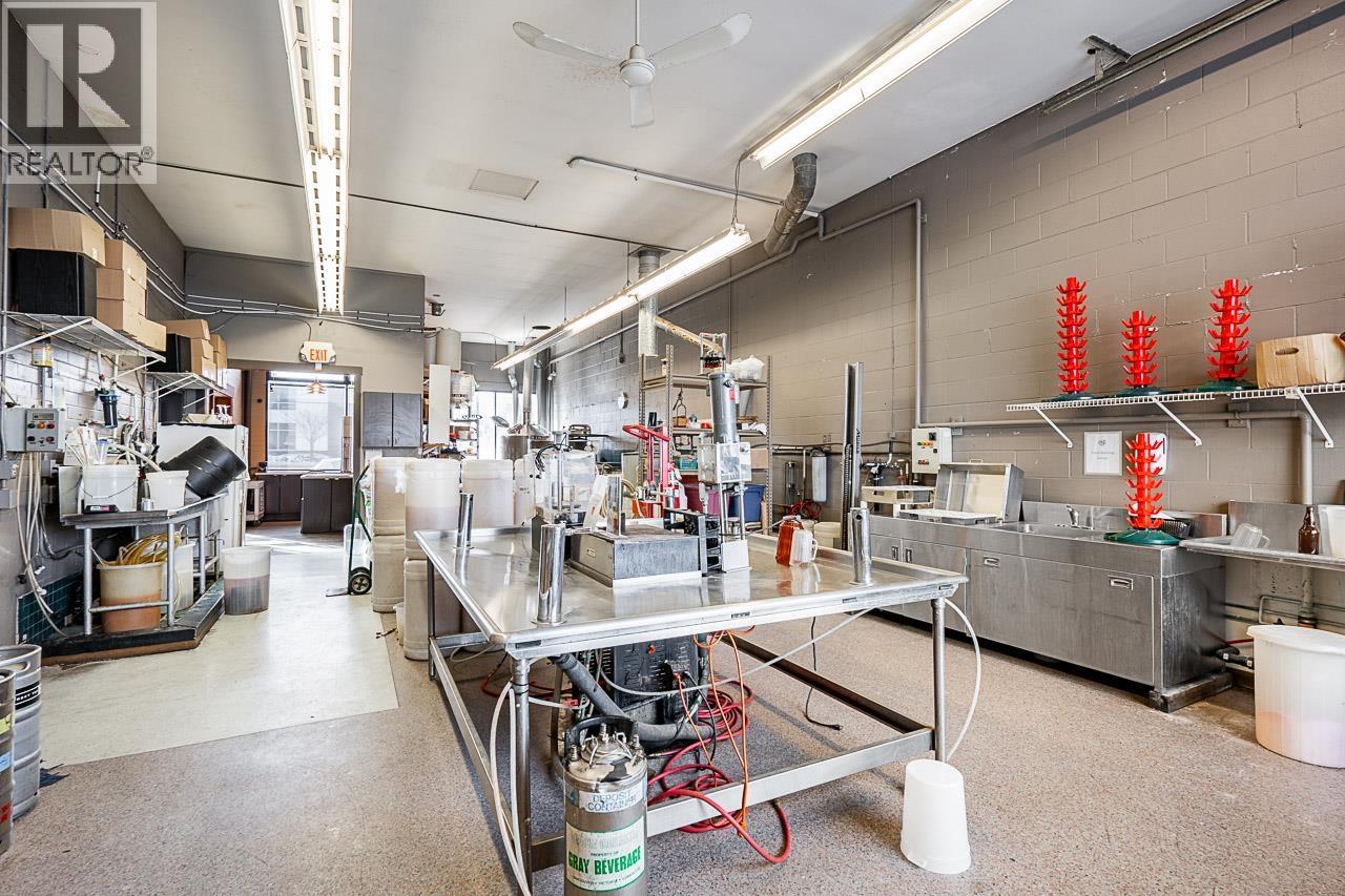 20767 Lougheed Highway, Maple Ridge, British Columbia  V2X 2R2 - Photo 15 - C8073382