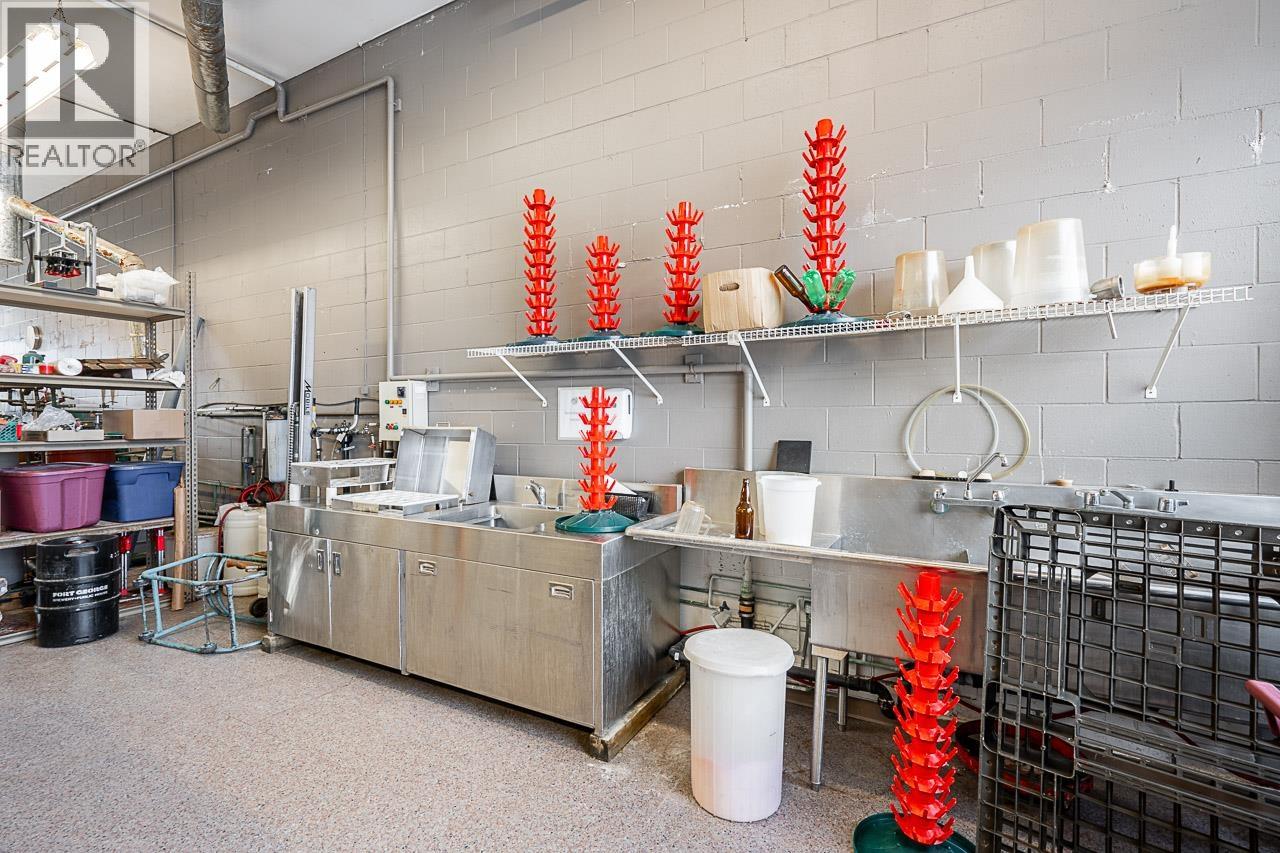 20767 Lougheed Highway, Maple Ridge, British Columbia  V2X 2R2 - Photo 17 - C8073382