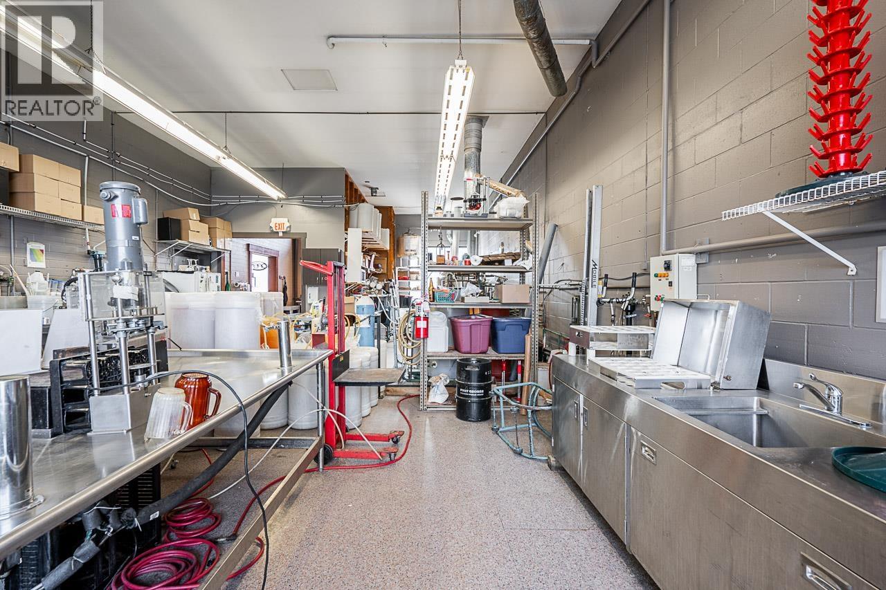 20767 Lougheed Highway, Maple Ridge, British Columbia  V2X 2R2 - Photo 18 - C8073382