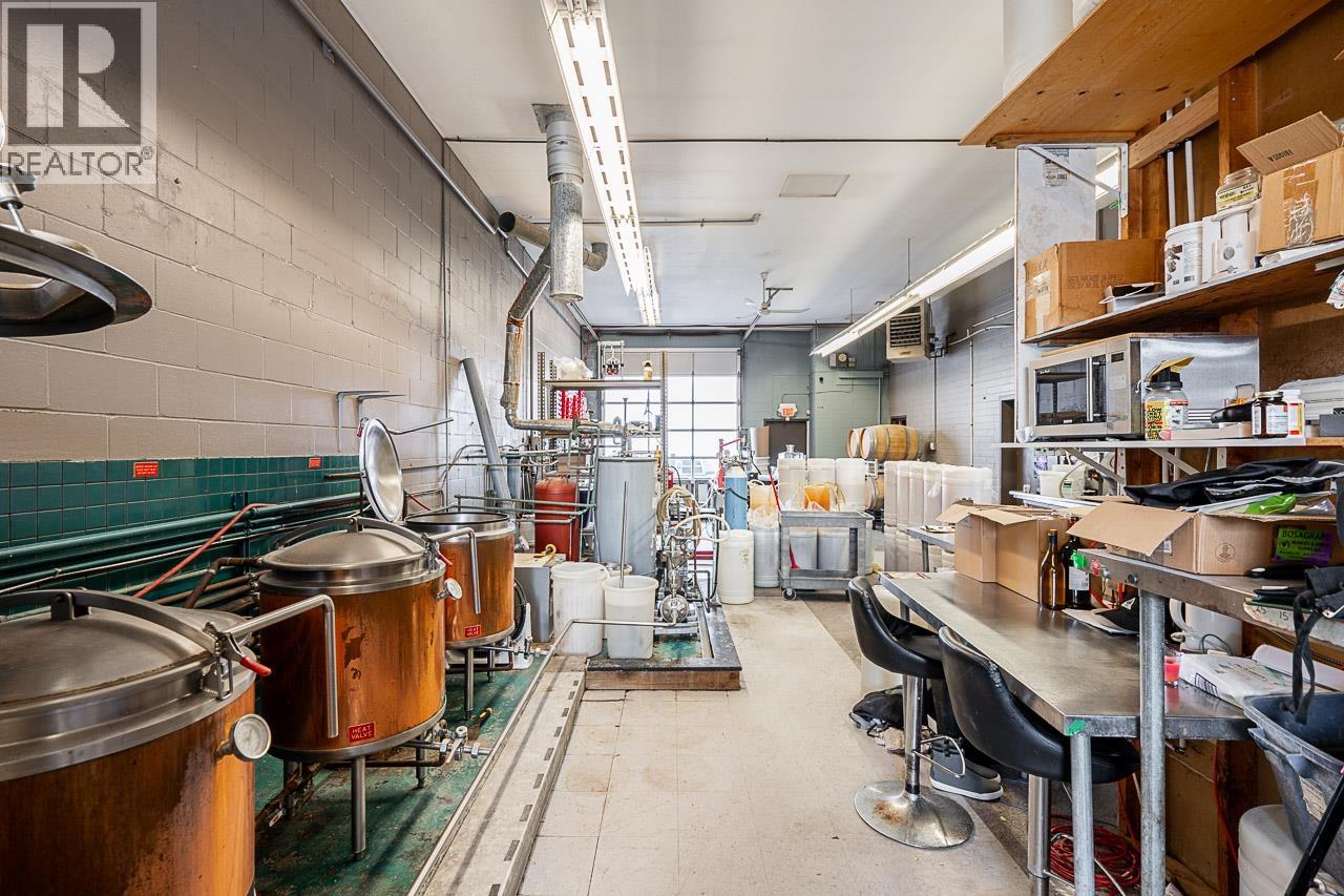 20767 Lougheed Highway, Maple Ridge, British Columbia  V2X 2R2 - Photo 23 - C8073382