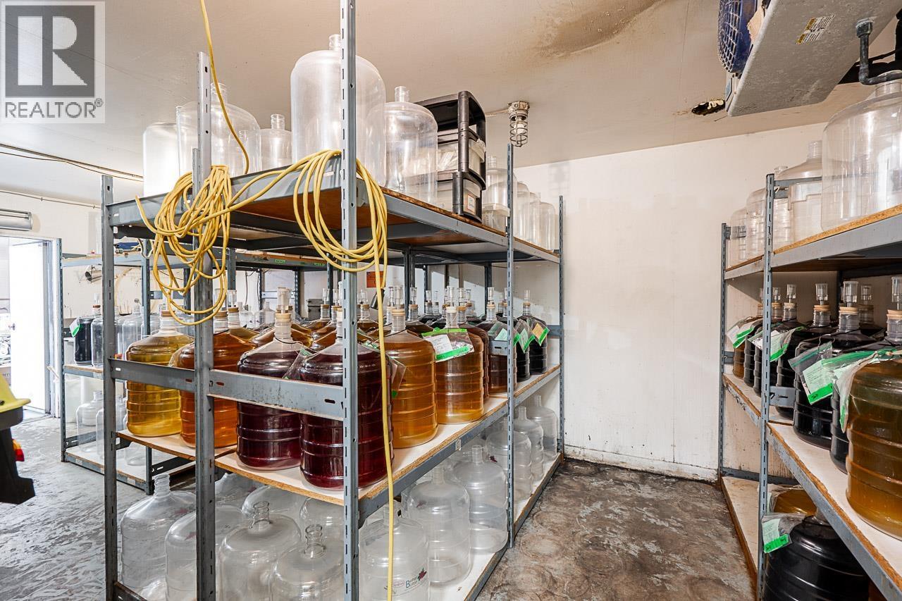 20767 Lougheed Highway, Maple Ridge, British Columbia  V2X 2R2 - Photo 33 - C8073382