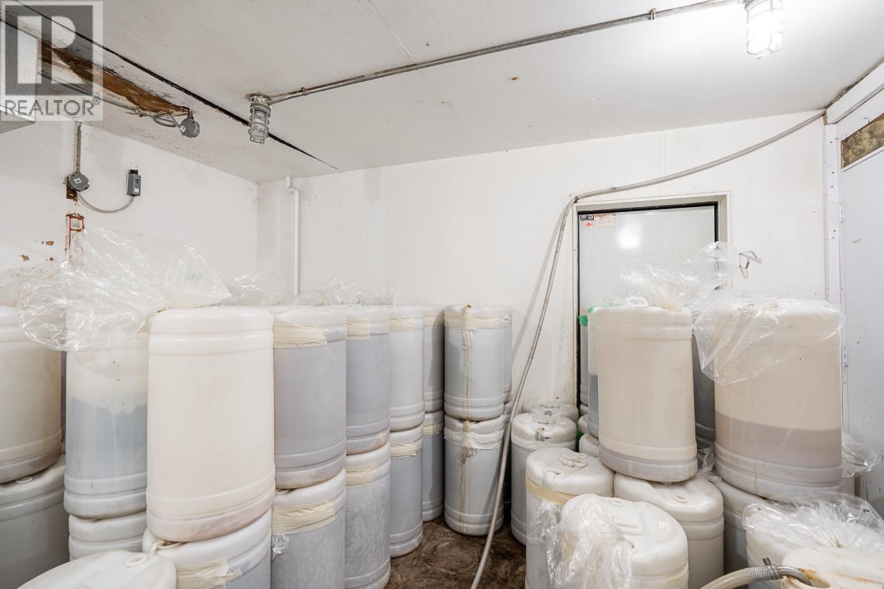 20767 Lougheed Highway, Maple Ridge, British Columbia  V2X 2R2 - Photo 36 - C8073382