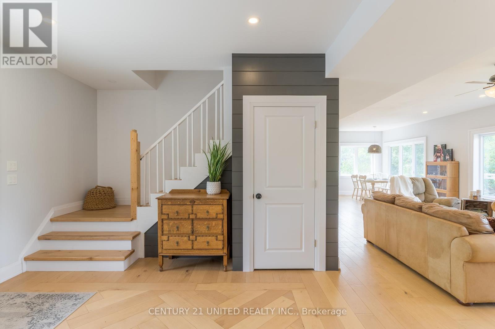 142 Hickory Beach Road, Kawartha Lakes, Ontario  K0M 1N0 - Photo 6 - X12344223