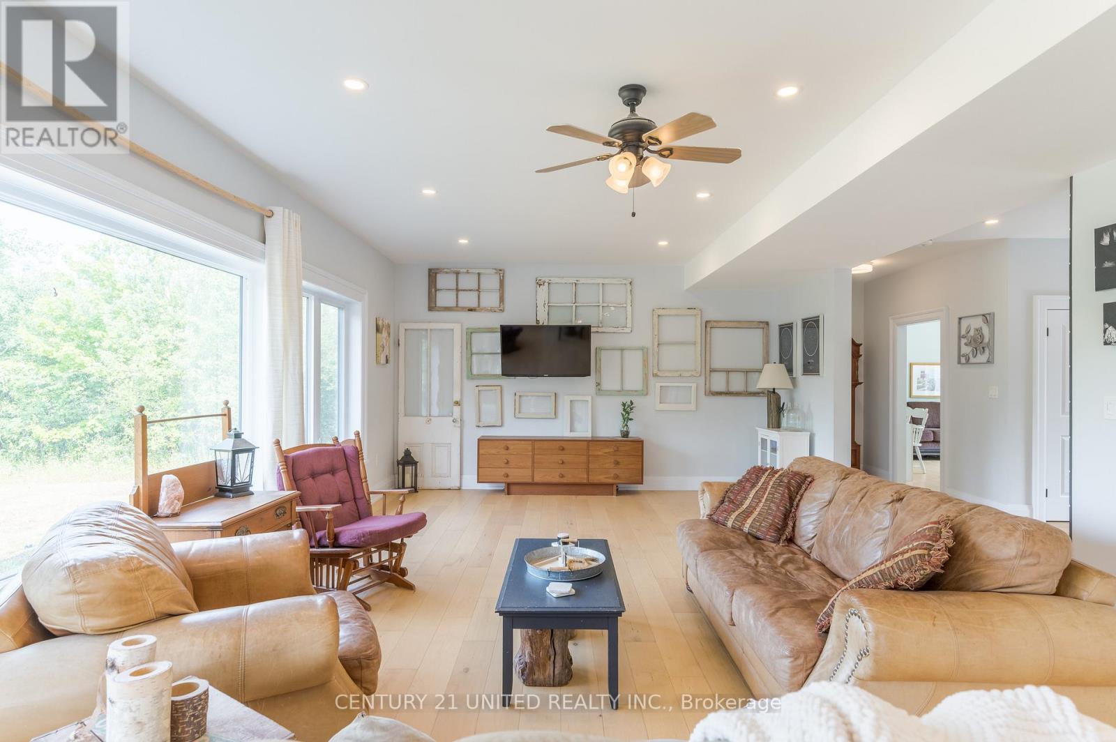 142 Hickory Beach Road, Kawartha Lakes, Ontario  K0M 1N0 - Photo 9 - X12344223