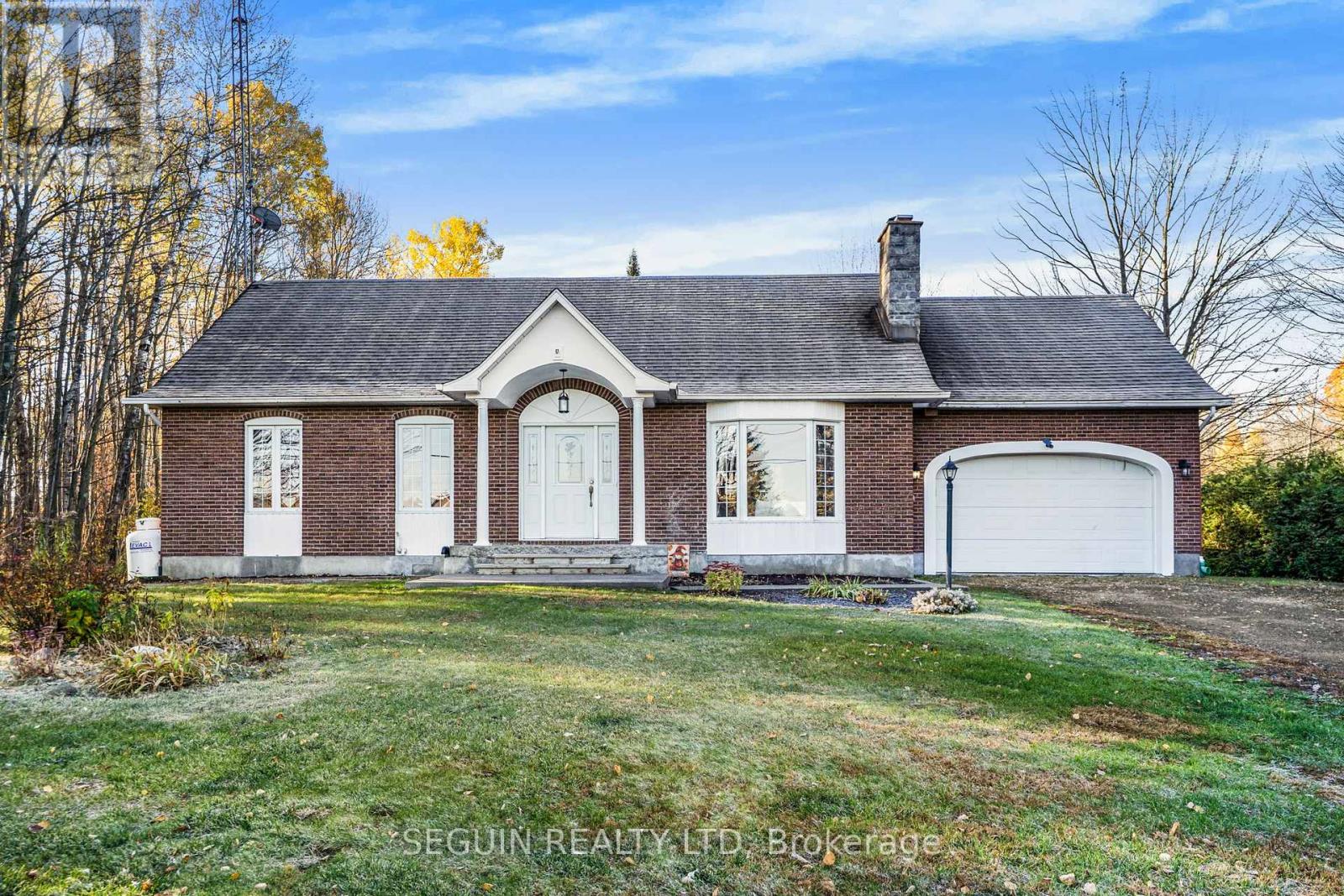 3358 Pattee Road E, East Hawkesbury, Ontario  K6A 2R2 - Photo 2 - X12486309