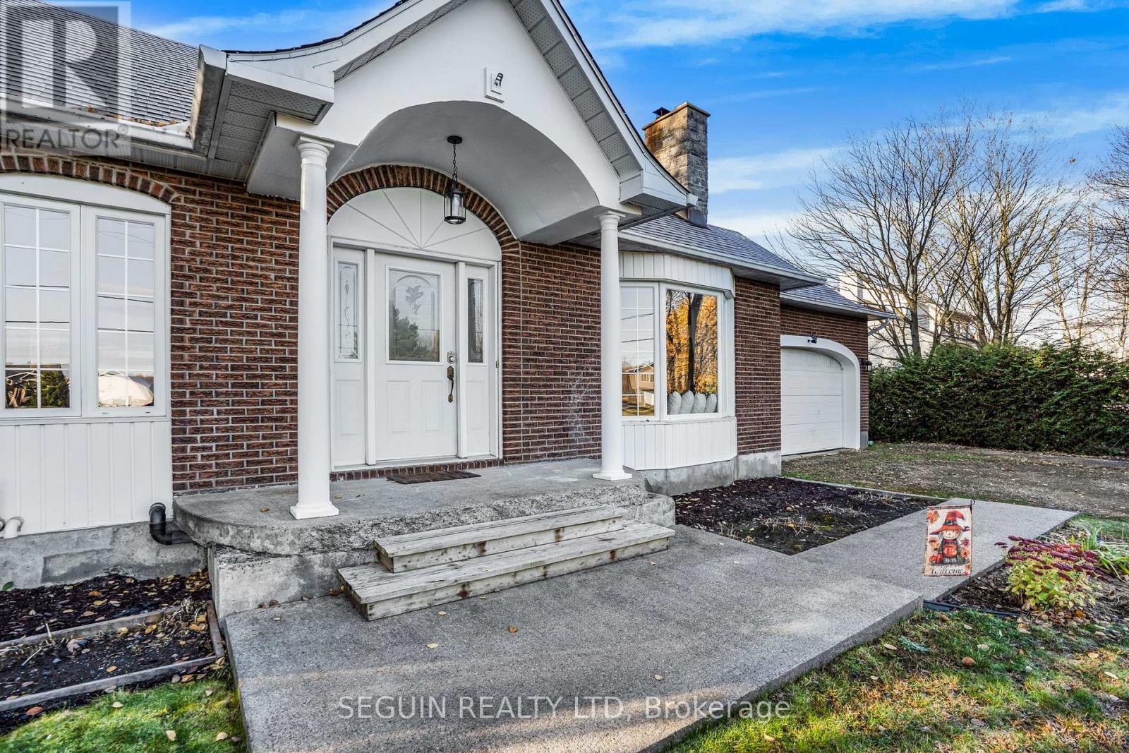 3358 Pattee Road E, East Hawkesbury, Ontario  K6A 2R2 - Photo 3 - X12486309