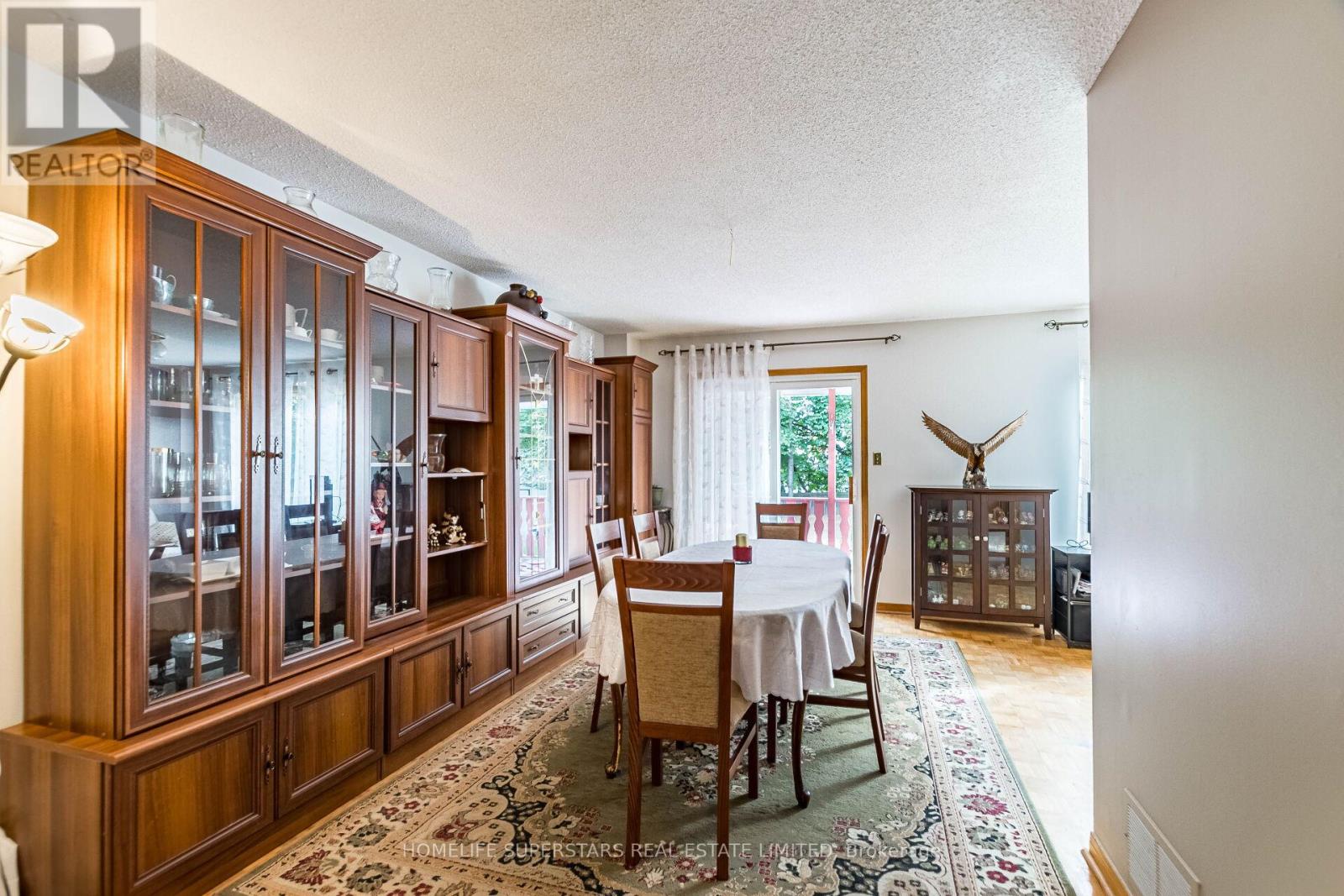 3995 Chicory Court, Mississauga, Ontario  L5C 3S8 - Photo 10 - W12469703