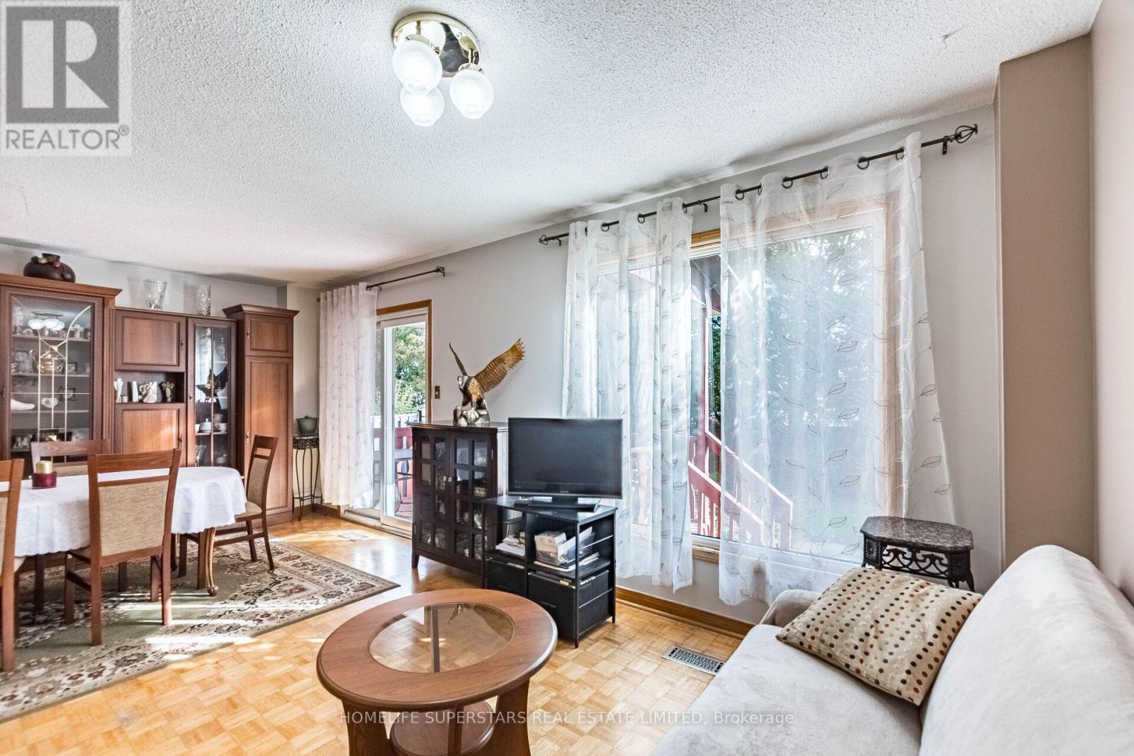 3995 Chicory Court, Mississauga, Ontario  L5C 3S8 - Photo 16 - W12469703