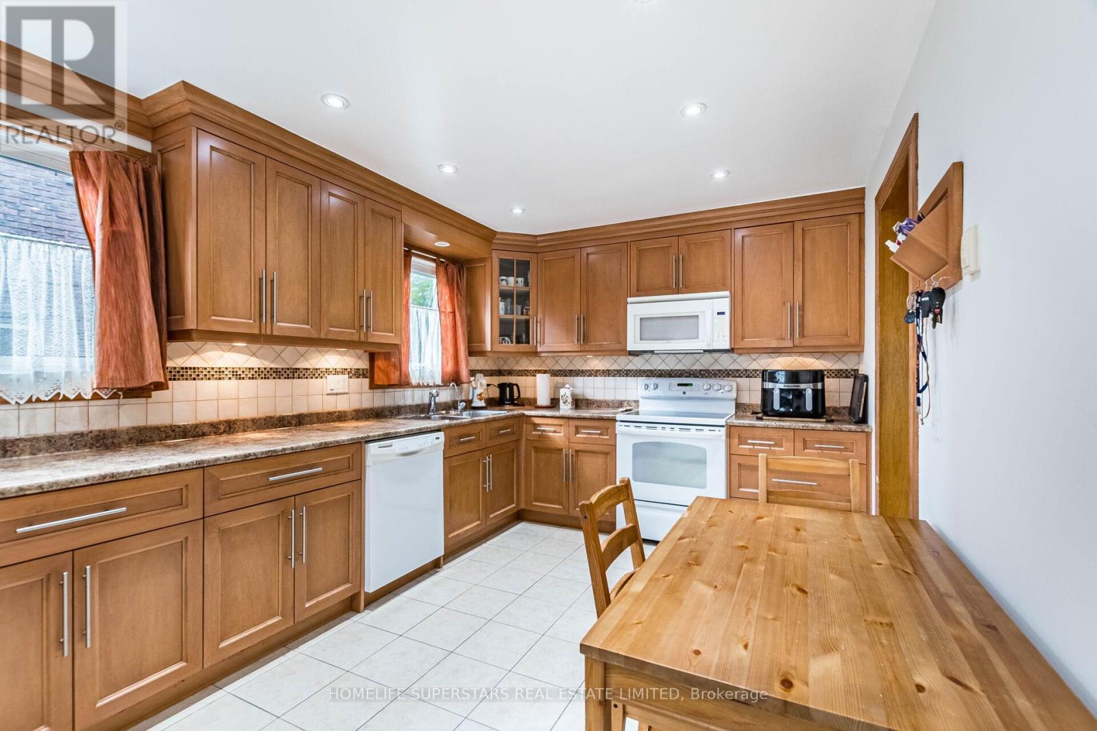 3995 Chicory Court, Mississauga, Ontario  L5C 3S8 - Photo 20 - W12469703