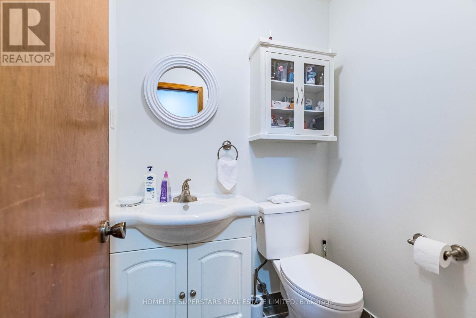 3995 Chicory Court, Mississauga, Ontario  L5C 3S8 - Photo 22 - W12469703