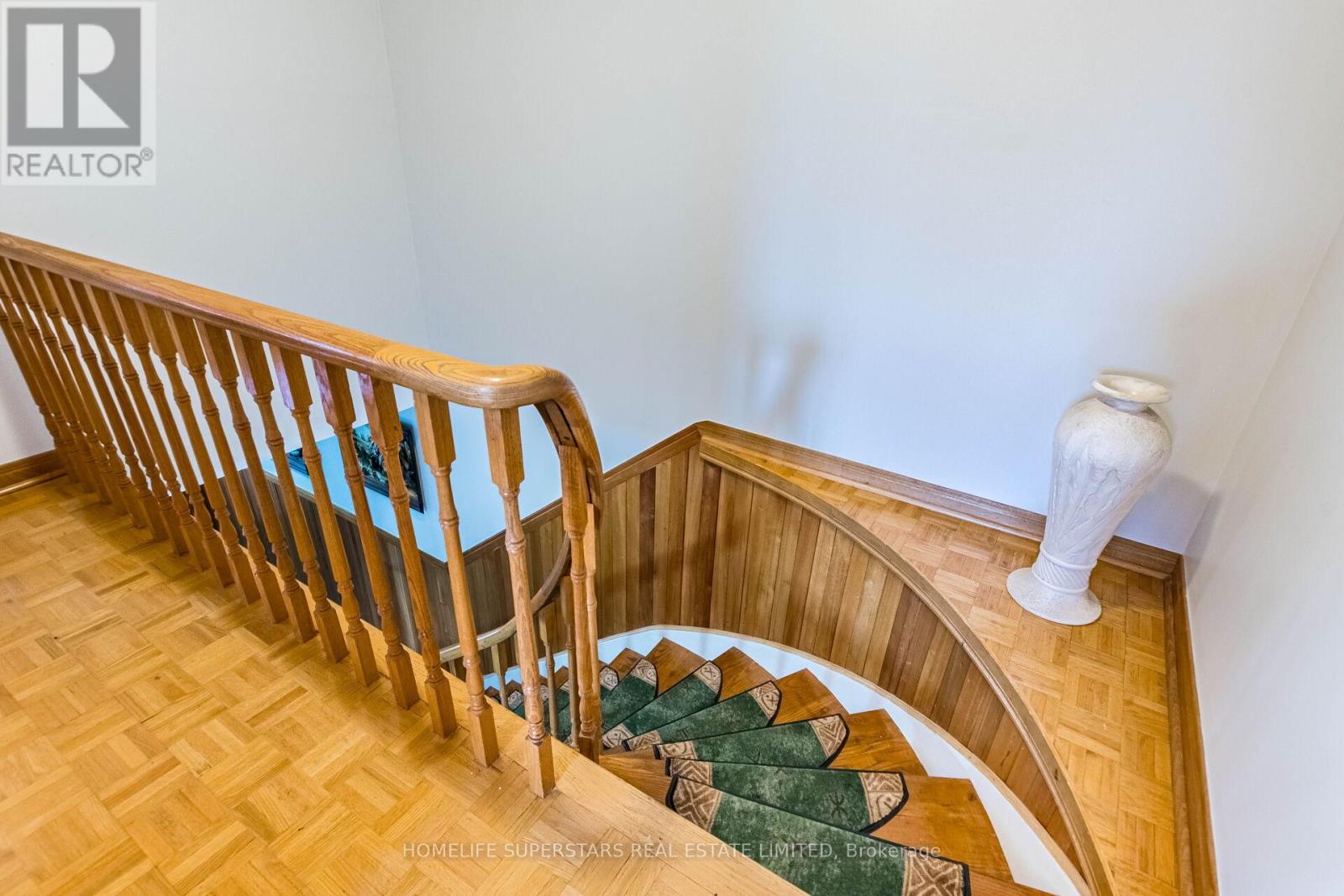 3995 Chicory Court, Mississauga, Ontario  L5C 3S8 - Photo 26 - W12469703