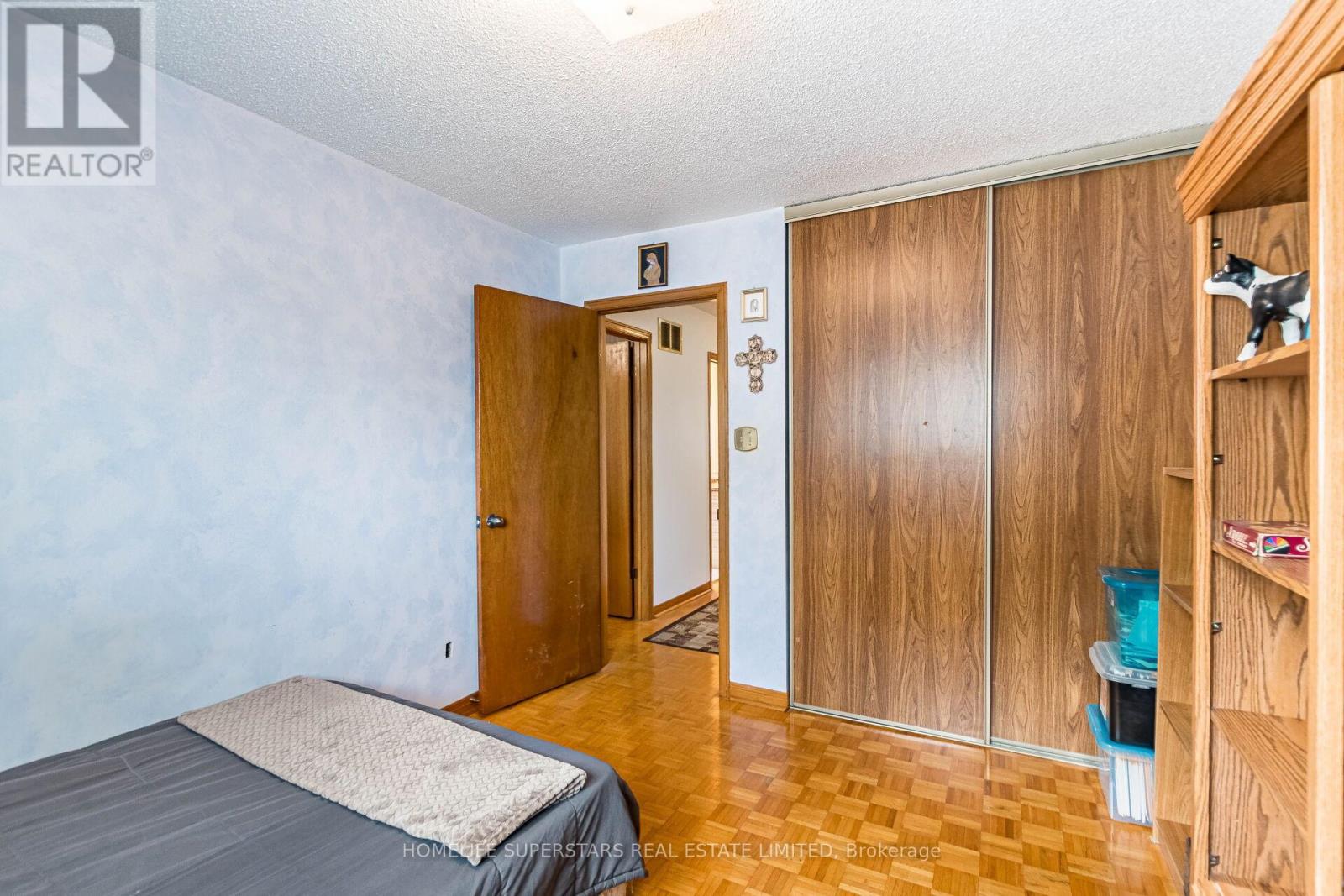 3995 Chicory Court, Mississauga, Ontario  L5C 3S8 - Photo 35 - W12469703