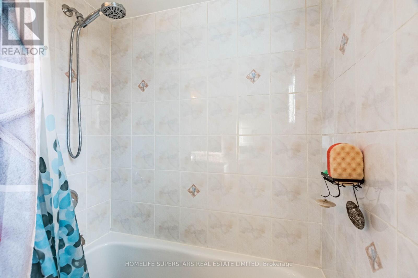 3995 Chicory Court, Mississauga, Ontario  L5C 3S8 - Photo 39 - W12469703