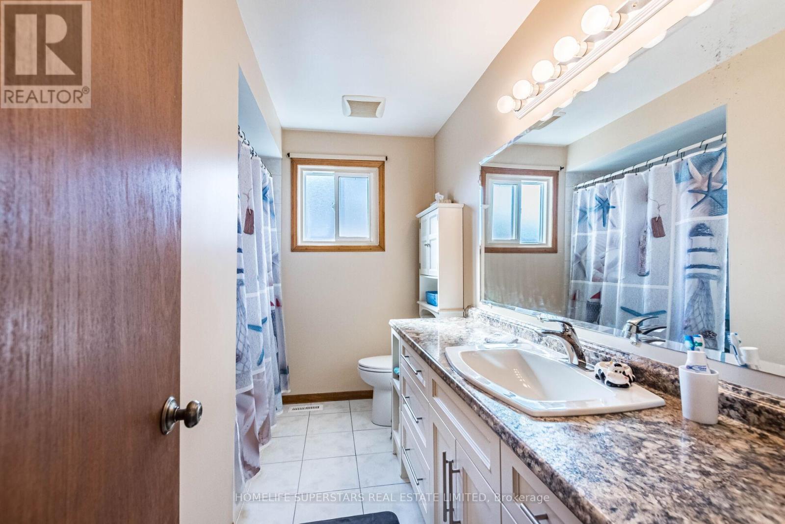 3995 Chicory Court, Mississauga, Ontario  L5C 3S8 - Photo 40 - W12469703