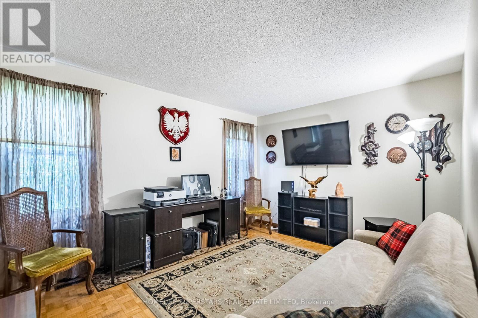 3995 Chicory Court, Mississauga, Ontario  L5C 3S8 - Photo 8 - W12469703