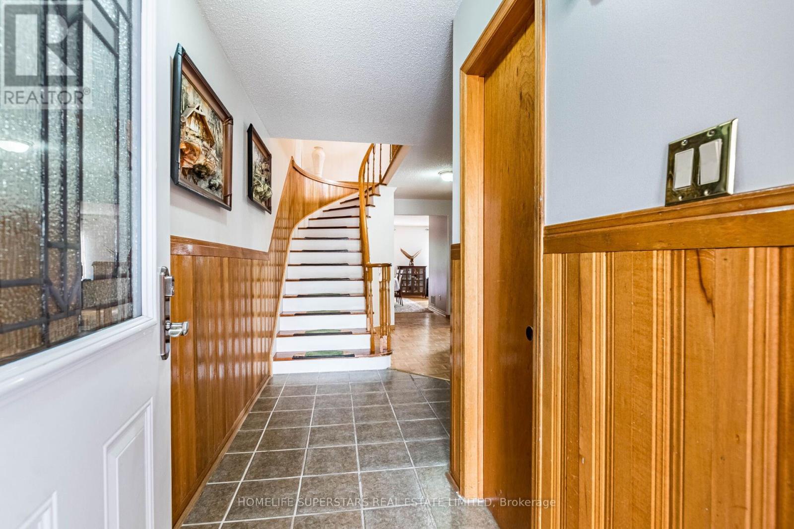 3995 Chicory Court, Mississauga, Ontario  L5C 3S8 - Photo 6 - W12469703