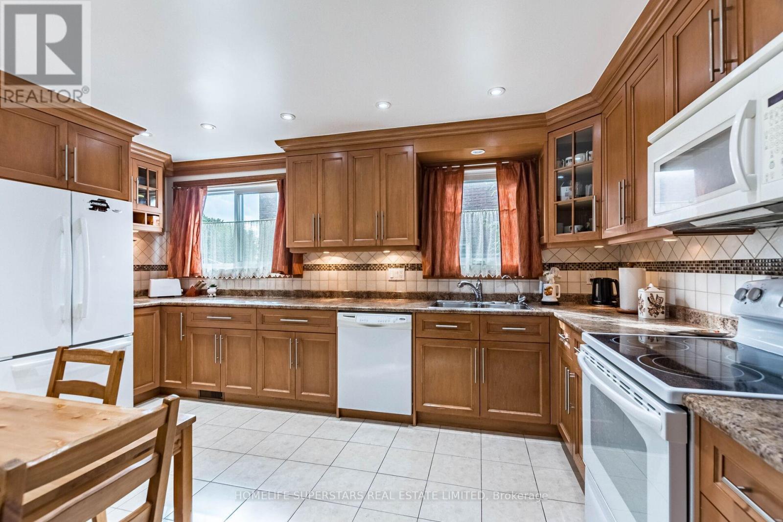 3995 Chicory Court, Mississauga, Ontario  L5C 3S8 - Photo 18 - W12469703