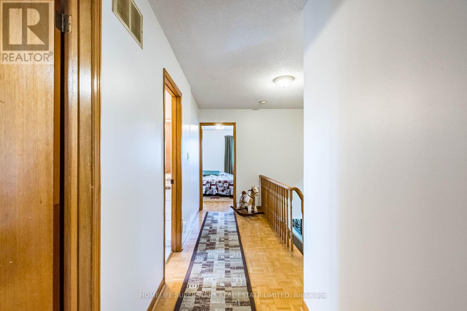 3995 Chicory Court, Mississauga, Ontario  L5C 3S8 - Photo 23 - W12469703