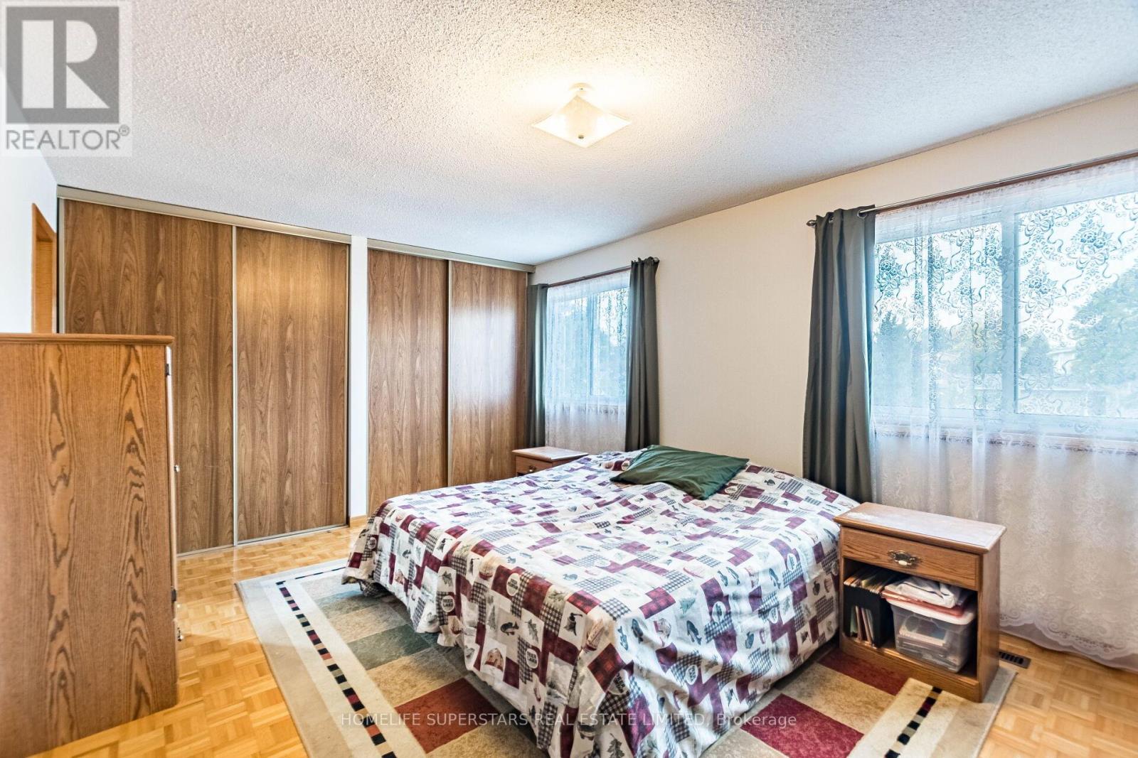 3995 Chicory Court, Mississauga, Ontario  L5C 3S8 - Photo 29 - W12469703