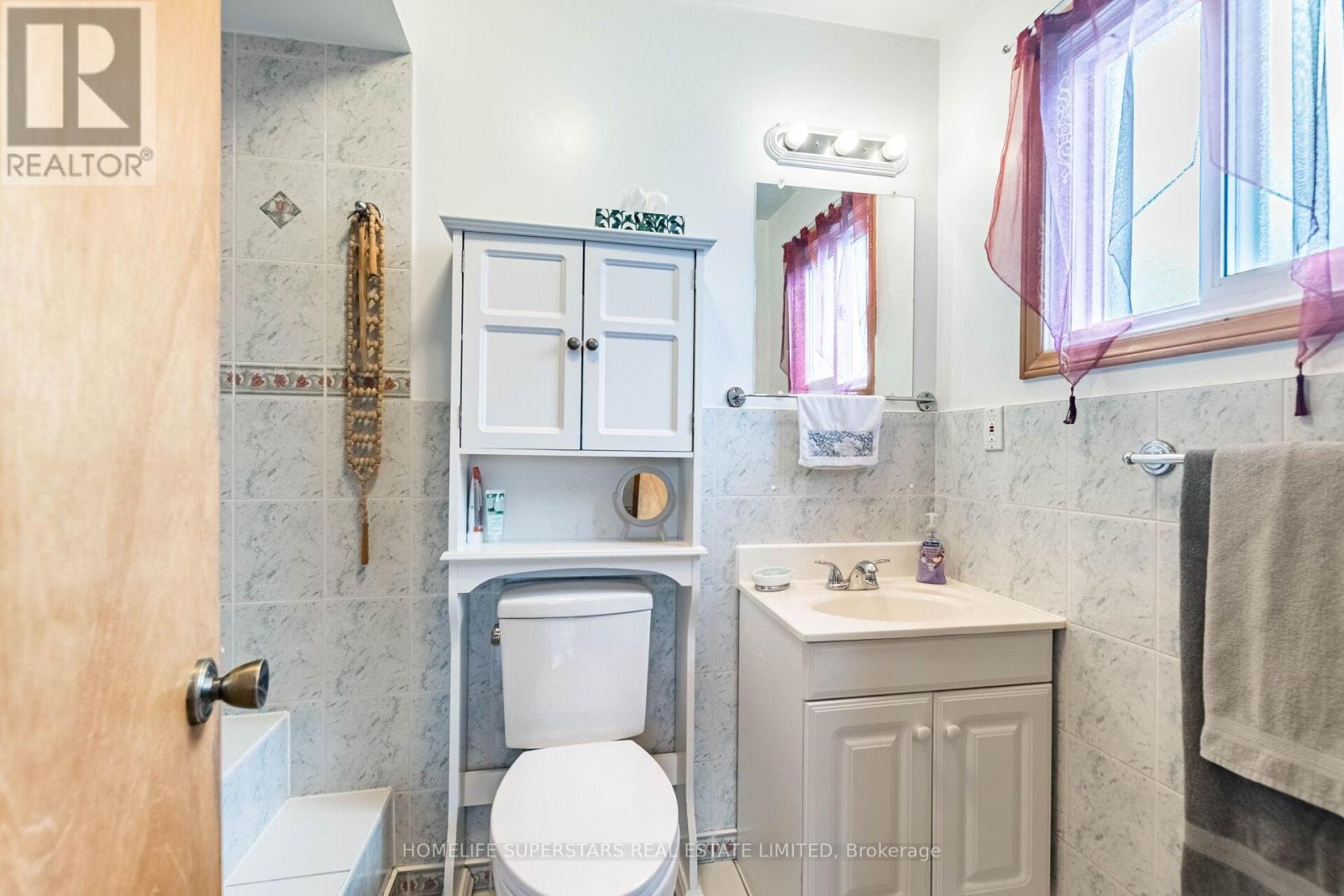 3995 Chicory Court, Mississauga, Ontario  L5C 3S8 - Photo 32 - W12469703