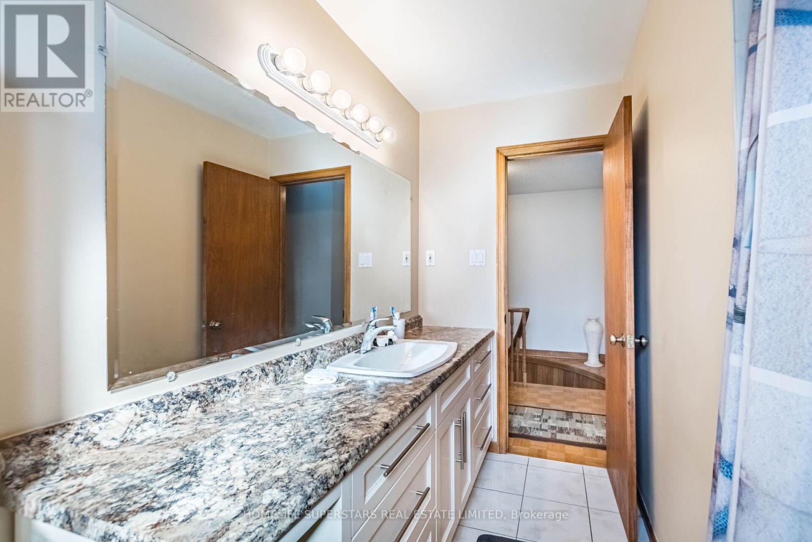 3995 Chicory Court, Mississauga, Ontario  L5C 3S8 - Photo 41 - W12469703