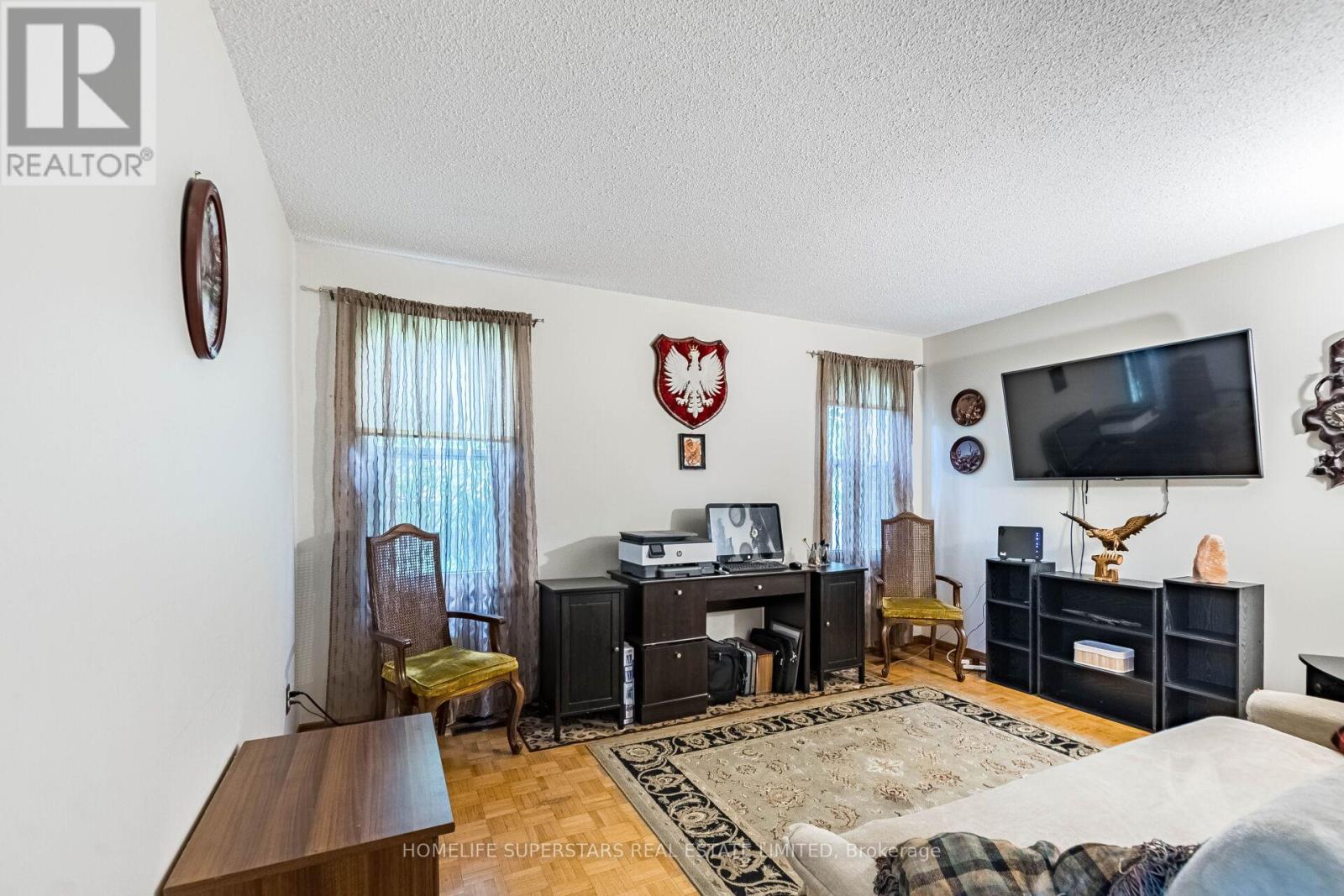 3995 Chicory Court, Mississauga, Ontario  L5C 3S8 - Photo 7 - W12469703