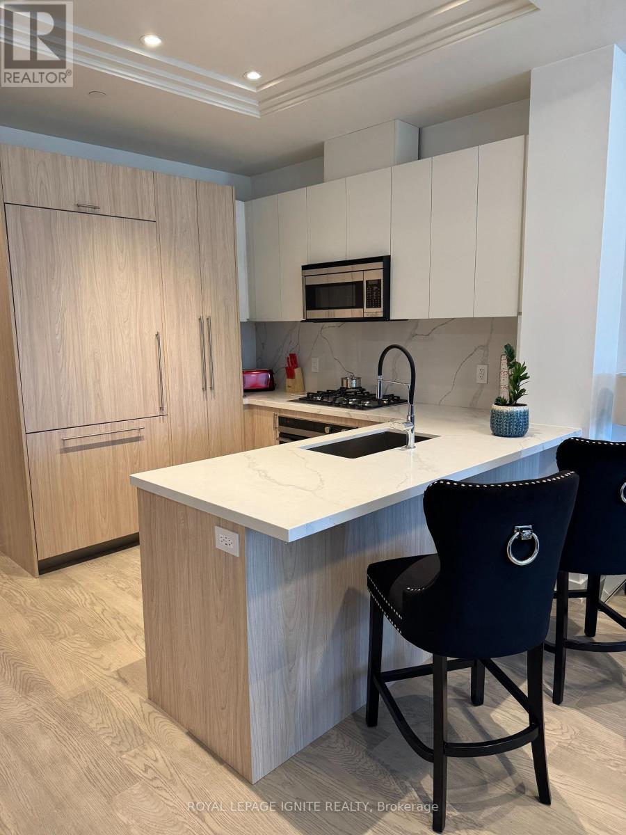 123 Maurice Drive, Oakville, Ontario  L6K 2W6 - Photo 4 - W12486010