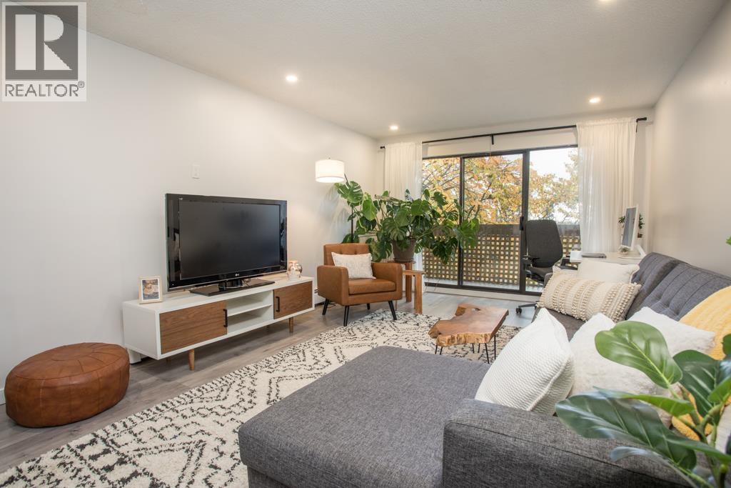 309 7151 Edmonds Street, Burnaby, British Columbia  V3N 4N5 - Photo 1 - R3062490