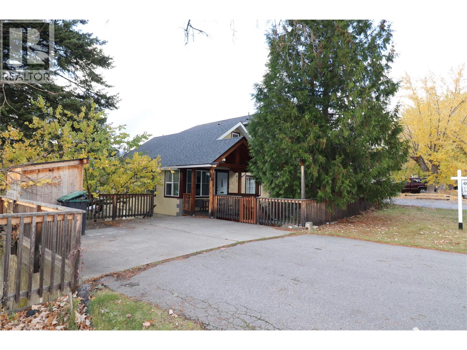 312 8TH Avenue, castlegar, British Columbia