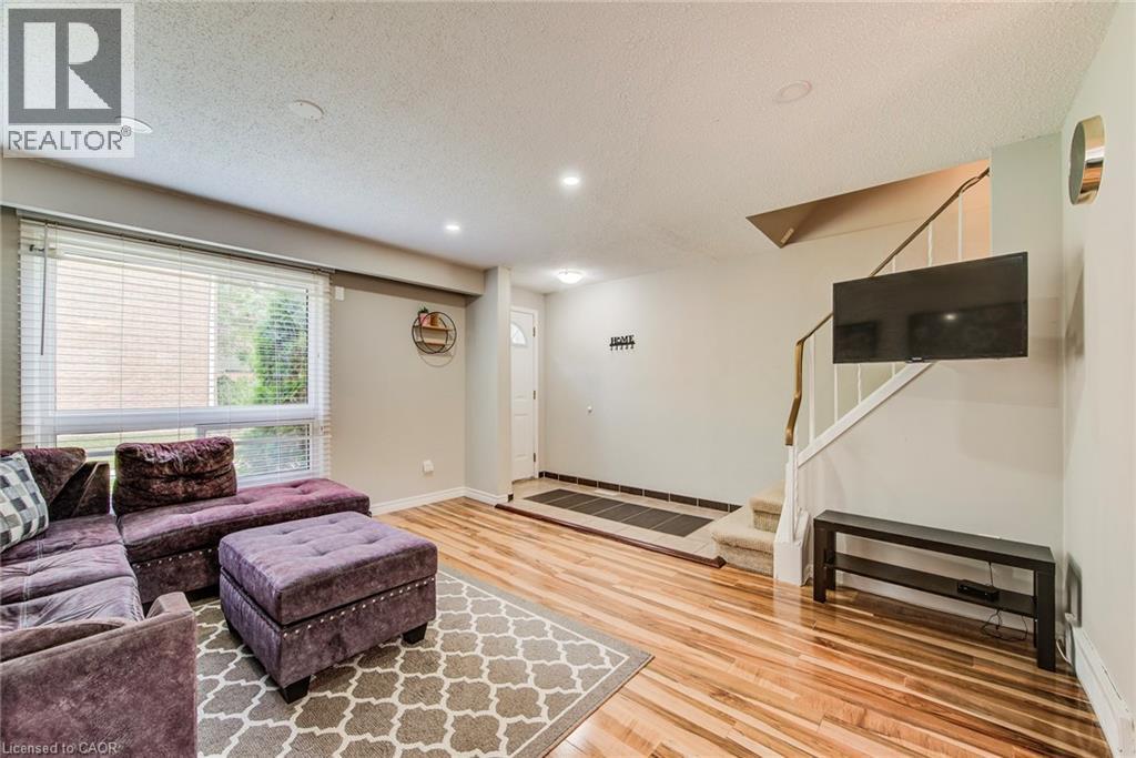 Property at 165 GREEN VALLEY Drive Unit# 16 image 3