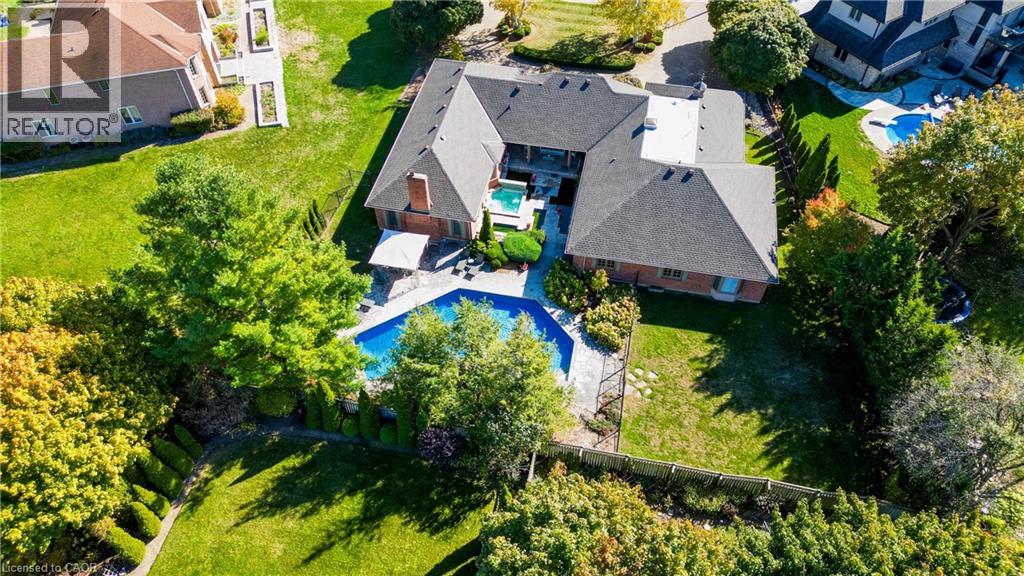 592 MANORWOOD Court, Waterloo, Ontario