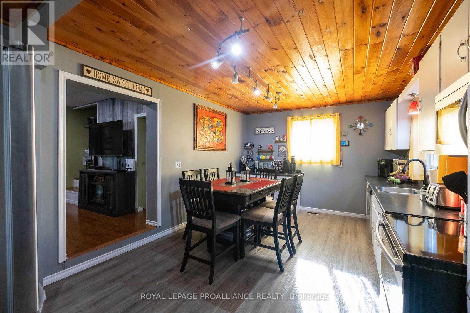 42 Prince Of Wales Drive, Belleville, Ontario  K8P 2T7 - Photo 10 - X12486447