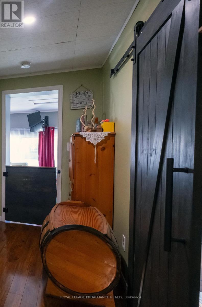 42 Prince Of Wales Drive, Belleville, Ontario  K8P 2T7 - Photo 11 - X12486447