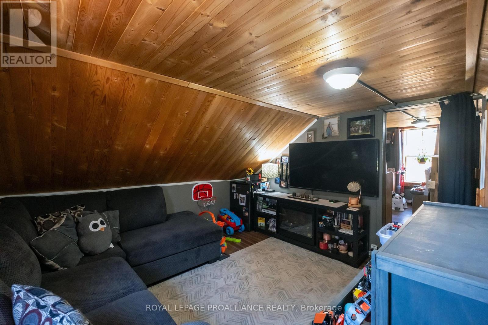 42 Prince Of Wales Drive, Belleville, Ontario  K8P 2T7 - Photo 16 - X12486447