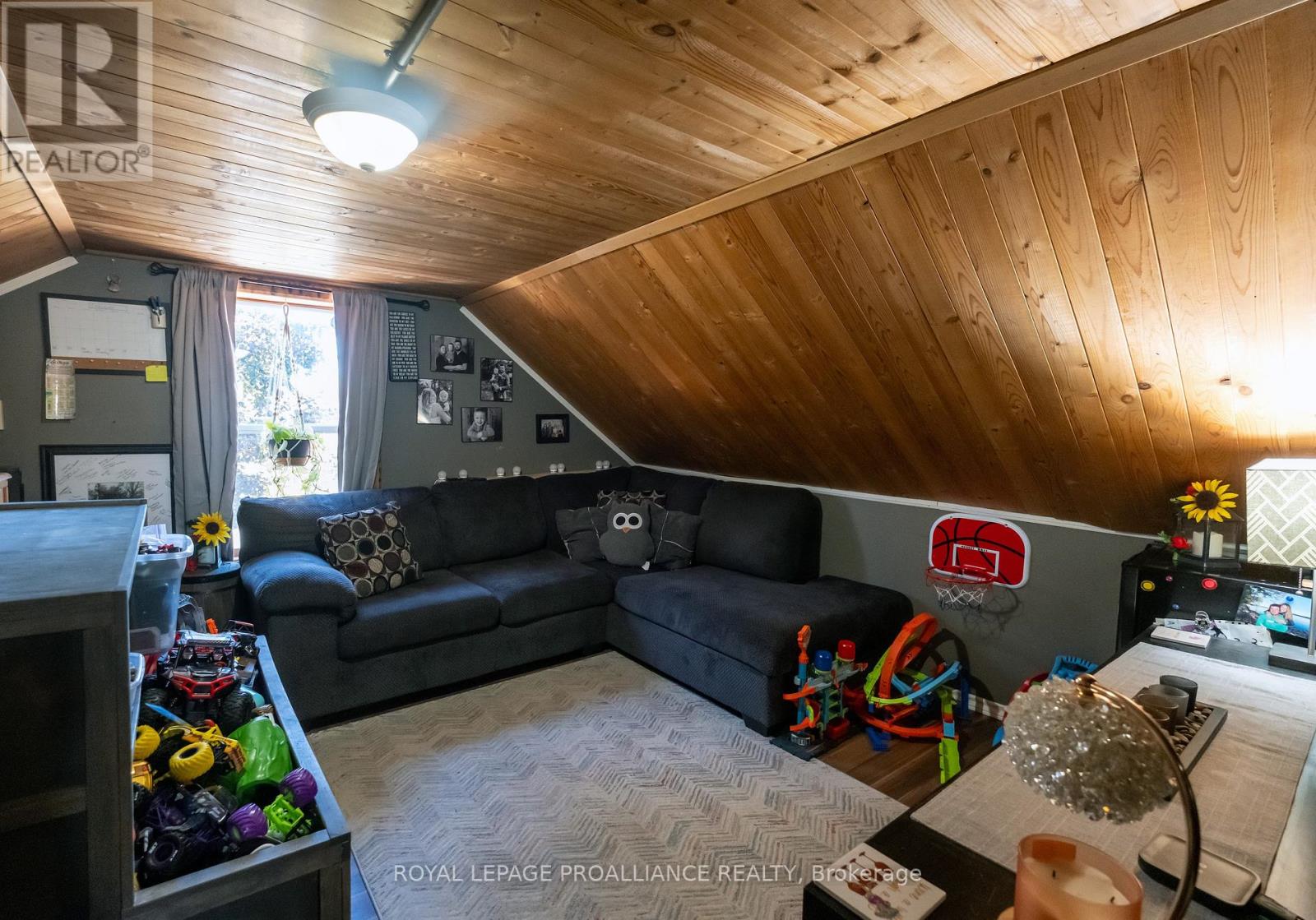 42 Prince Of Wales Drive, Belleville, Ontario  K8P 2T7 - Photo 17 - X12486447