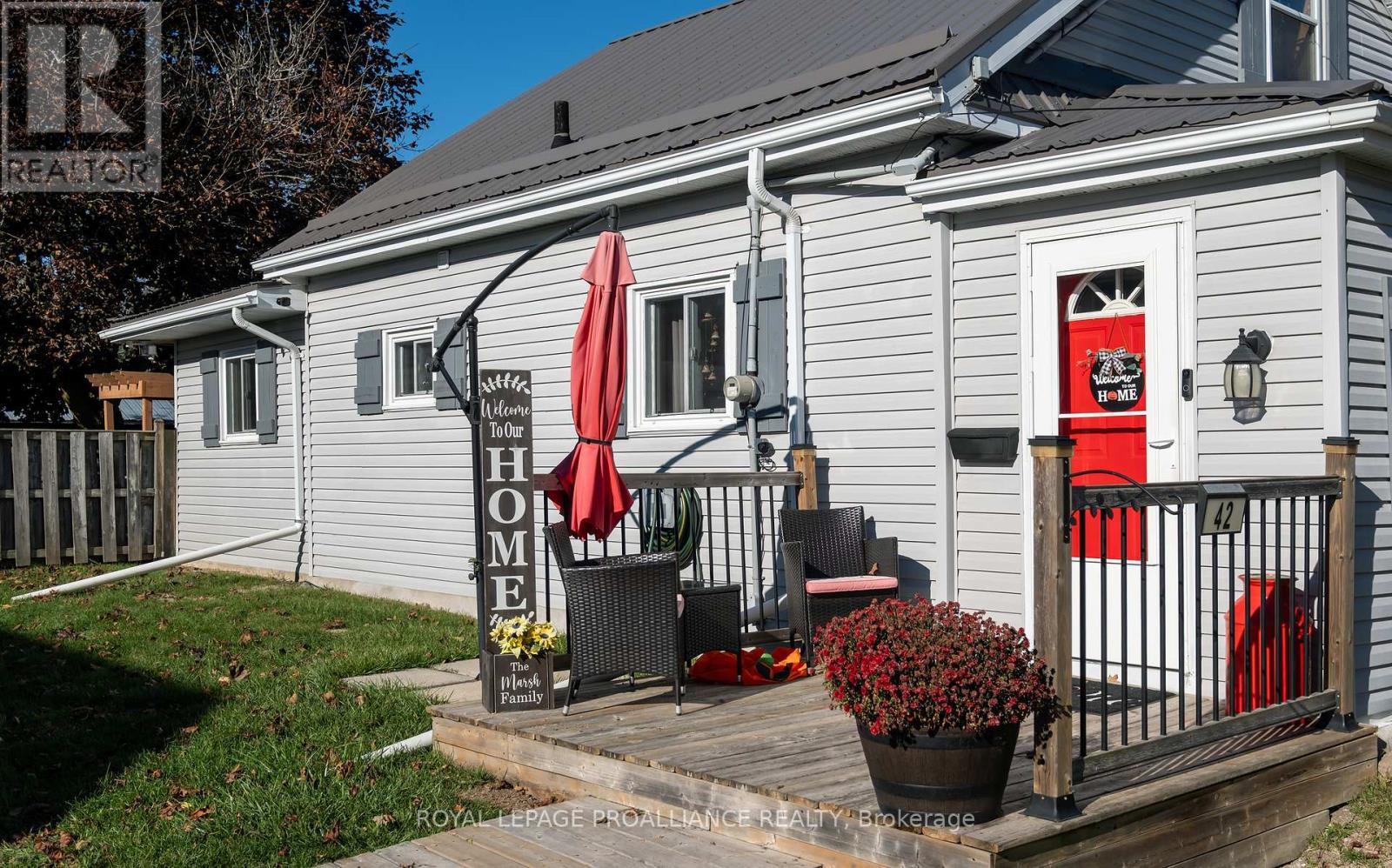 42 Prince Of Wales Drive, Belleville, Ontario  K8P 2T7 - Photo 2 - X12486447