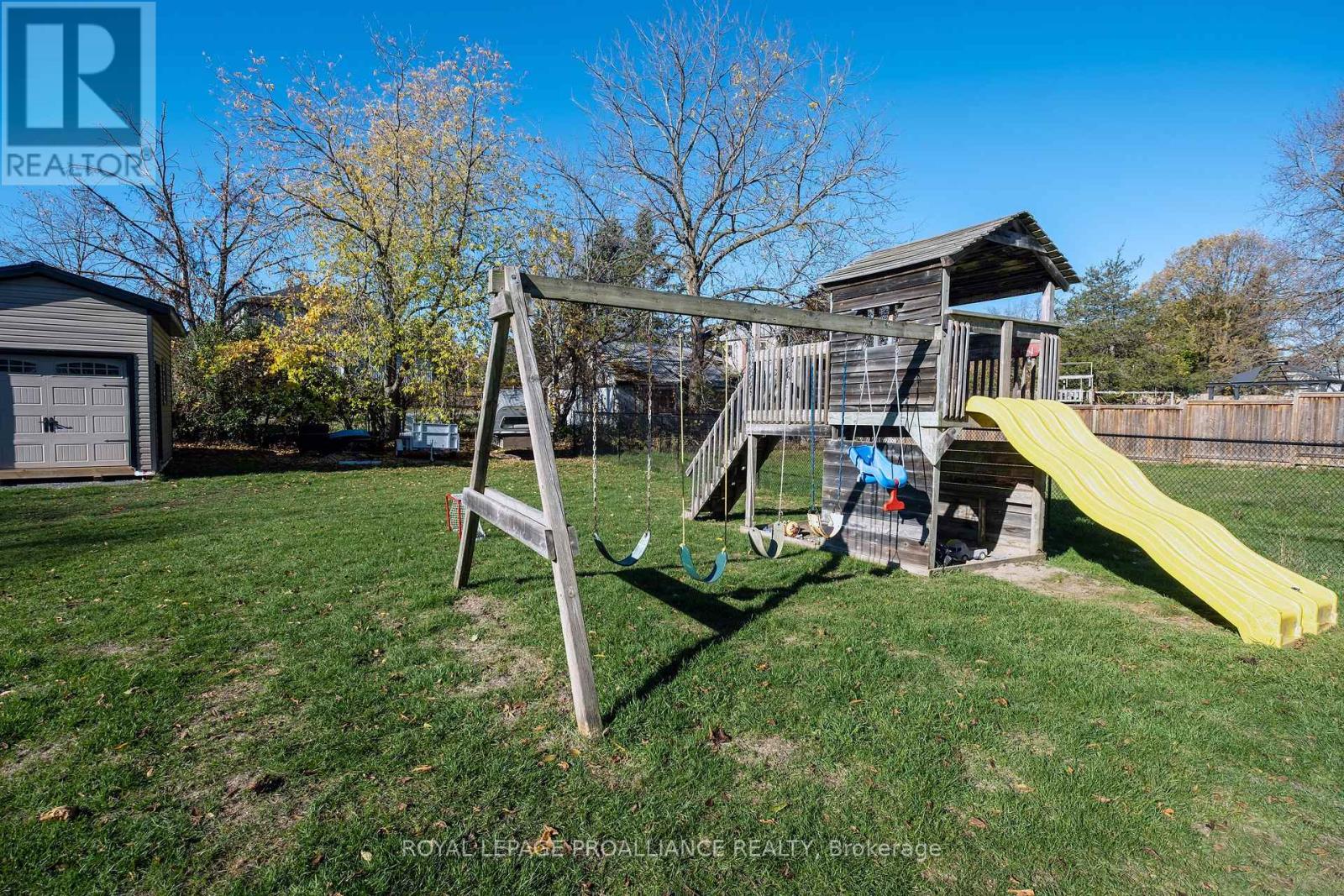 42 Prince Of Wales Drive, Belleville, Ontario  K8P 2T7 - Photo 30 - X12486447